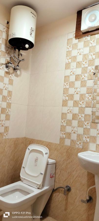 Hotel Kbs Лакхнау Экстерьер фото
