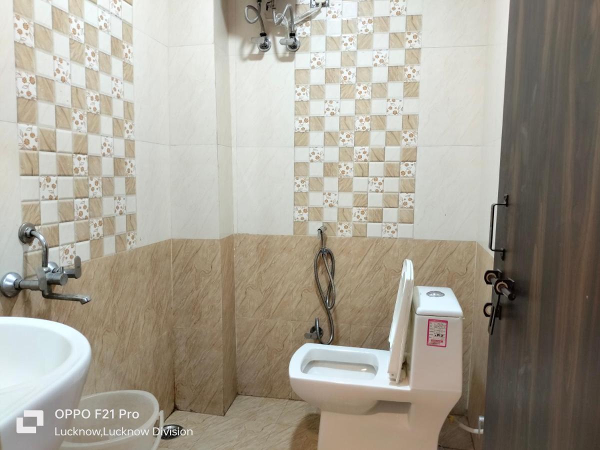 Hotel Kbs Лакхнау Экстерьер фото