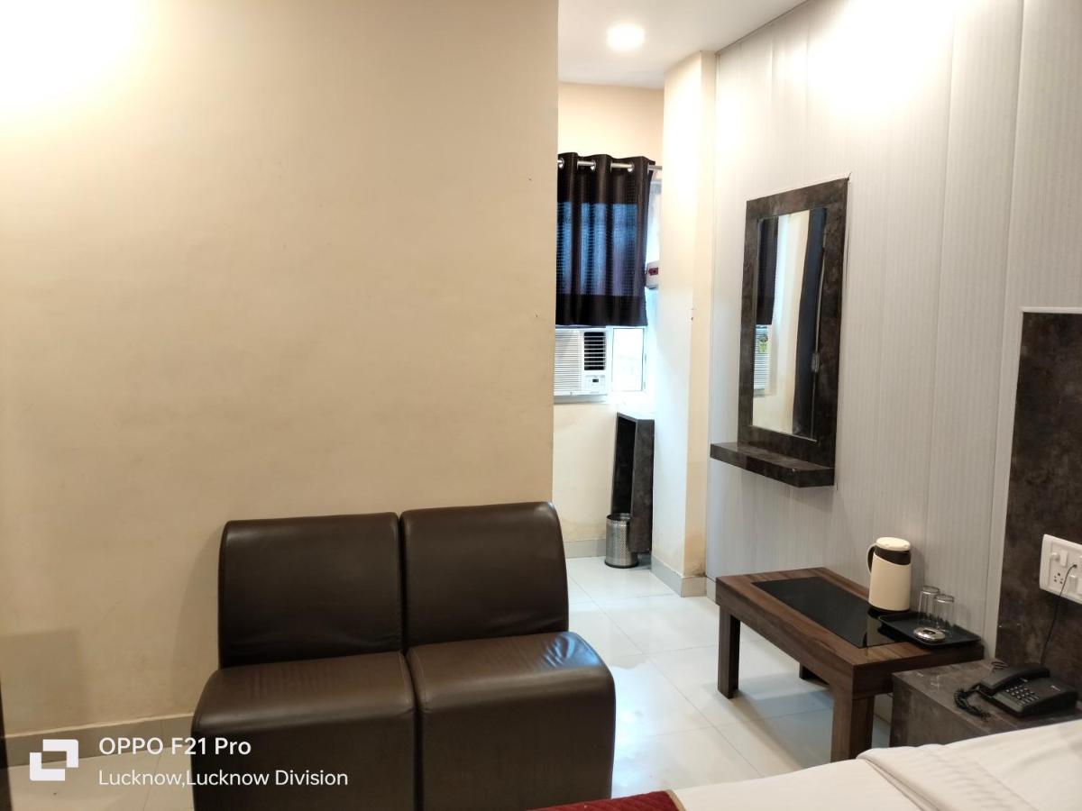 Hotel Kbs Лакхнау Экстерьер фото