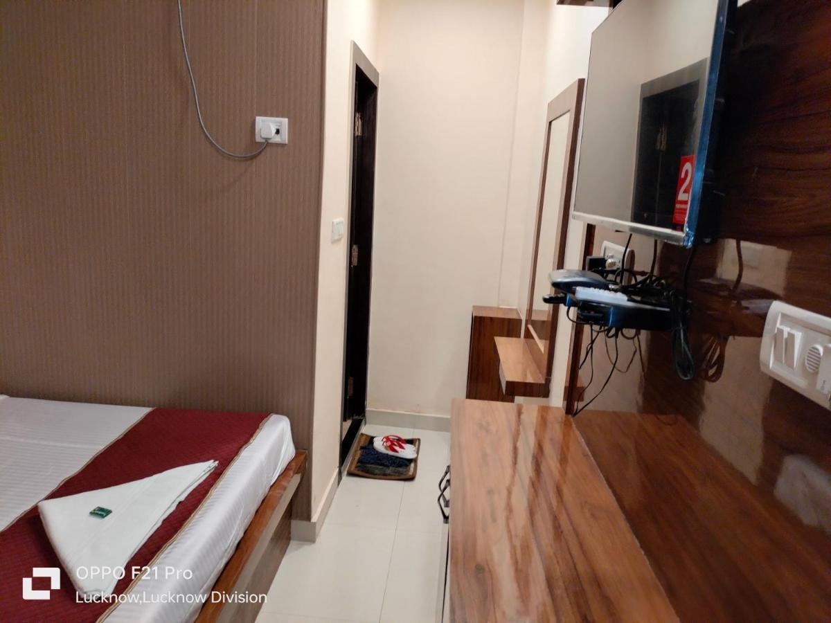 Hotel Kbs Лакхнау Экстерьер фото